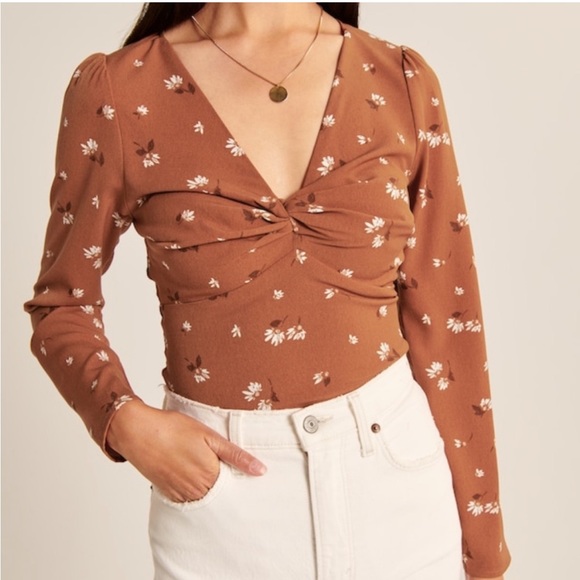 Abercrombie and Fitch women’s Long-Sleeve Twist Front Blouse extra small - Picture 1 of 11